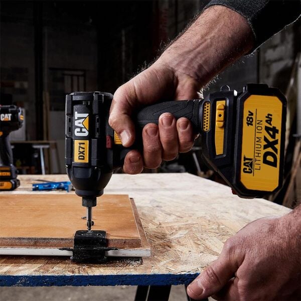 CAT DX71.2 Çift Akülü Şarjlı Darbeli Tornavida 18Volt 4.0Ah