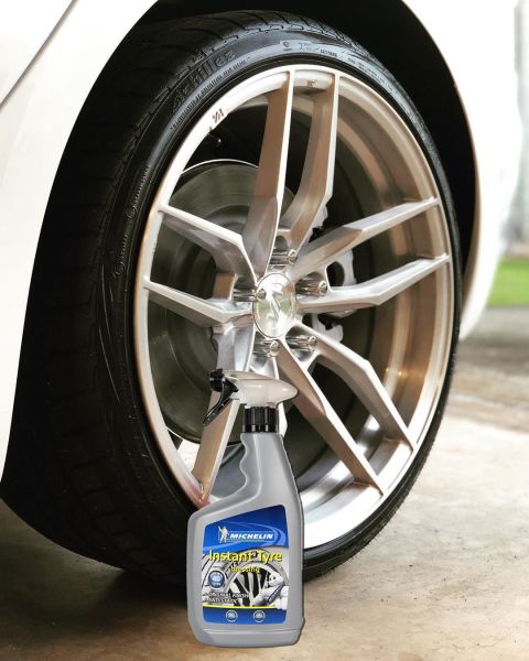 Michelin MC31371 Lastik Parlatıcı, Koruyucu ve Yenileyici Sprey 650 ml.
