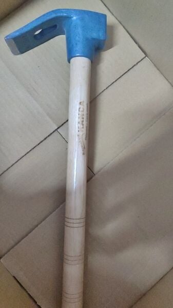 Kanca Boğazlı Saplı Dövme Çelik Keser 600 gr.