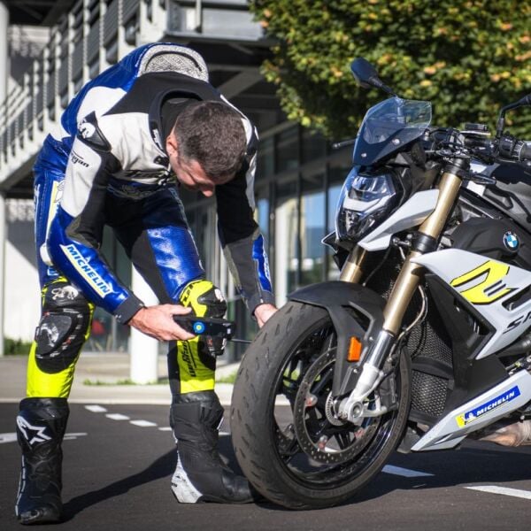 Michelin MC34648 Şarjlı Lastik Şişirme Pompası 150 PSI – Dijital Göstergeli, LED Işıklı Taşınabilir Hava Kompresörü