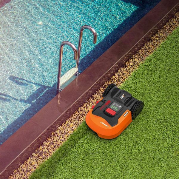 WORX WR130E LANDROID Tam Otonom Çim Biçme Robotu 20Volt 2.0Ah./ 18CM