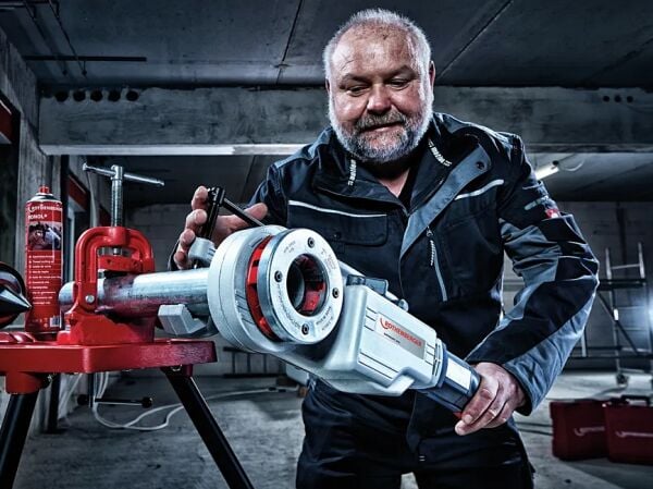 Rothenberger Supertronic 2000-ST Elektrikli El Tipi Pafta ½″-2″ – Profesyonel Diş Açma Makinesi