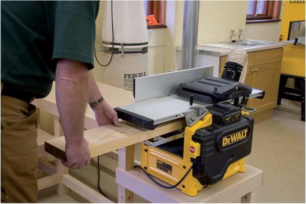 Dewalt D27300 2100W Tezgah Tipi Planya ve Kalınlık Makinesi