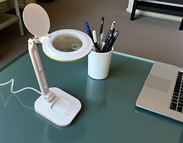 Flexi LED Aydınlatmalı Masaüstü Büyüteç – Kademeli Işık Ayarlı, Ergonomik Tasarım