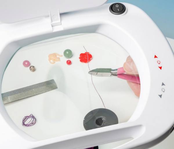 Geniş Mercekli Büyüteç Sarı ve Beyaz Led Işık Seçenekli