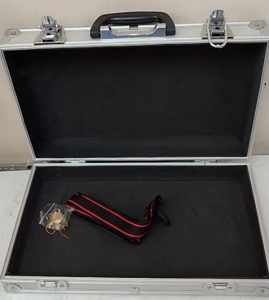 KNC Dik Köşe Alüminyum Takım Çantası 39,5x24x9 cm