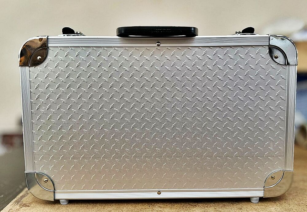 KNC Yuvarlak Köşeli Alüminyum Takım Çantası 42,5x28,5x12 cm