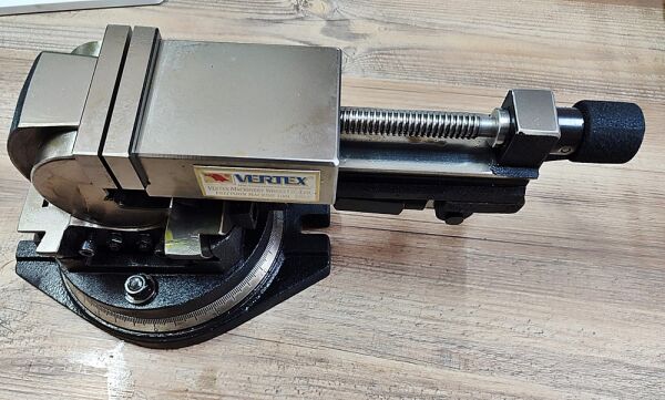 Vertex VW-3 3 Açılı Freze Mengenesi 80x85mm