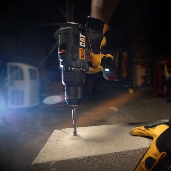 CAT DX12K Çift Akülü Şarjlı Darbeli Matkap 18Volt/2.0Ah + DX71 Darbeli Tornavida Kombo Set