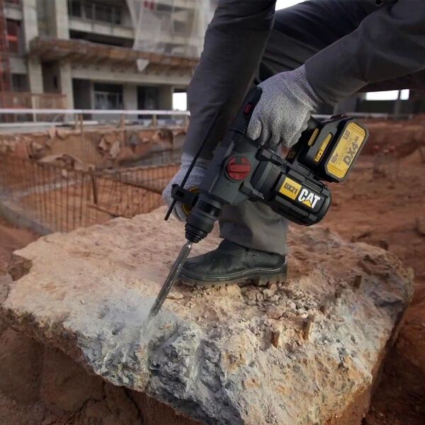 CAT DX21 Çift Akülü Şarjlı SDS-Plus Pnömatik Kırıcı ve Delici 18Volt 4.0Ah 2.2J