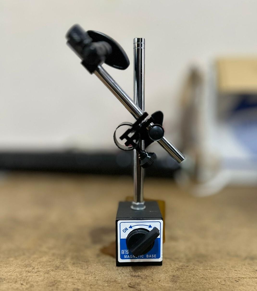 BTS BTS12105 Komparatör Ayağı (Manyetik)