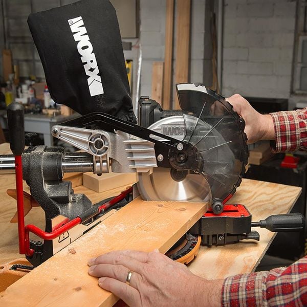WORX 20Volt/2.0Ah Li-ion Çift Akülü 216 mm Kızaklı Gönye Kesme Makinası