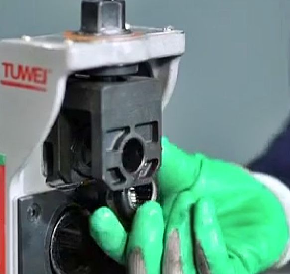 Tuwei Manuel Yiv Açma Aparatı 3/4''-8''